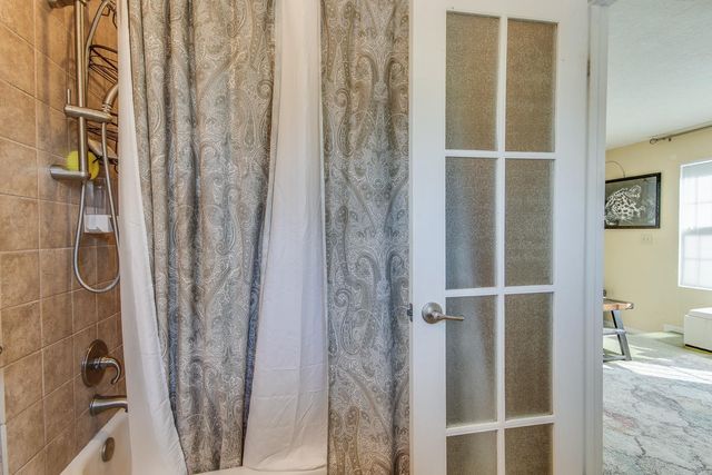 1064 N Poplar Avenue, Fresno, CA 93728