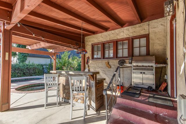 1064 N Poplar Avenue, Fresno, CA 93728