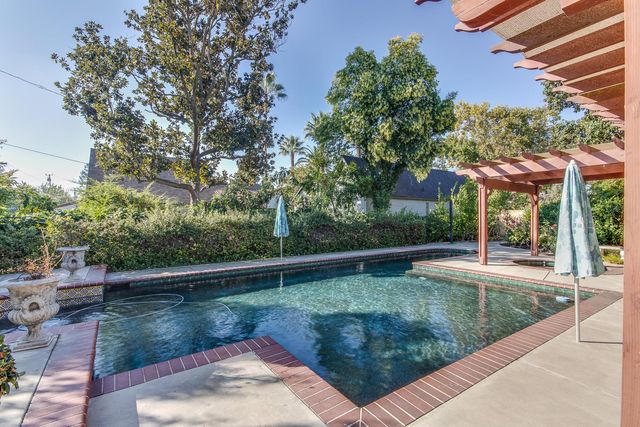 1064 N Poplar Avenue, Fresno, CA 93728