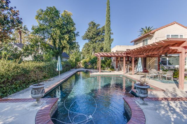 1064 N Poplar Avenue, Fresno, CA 93728