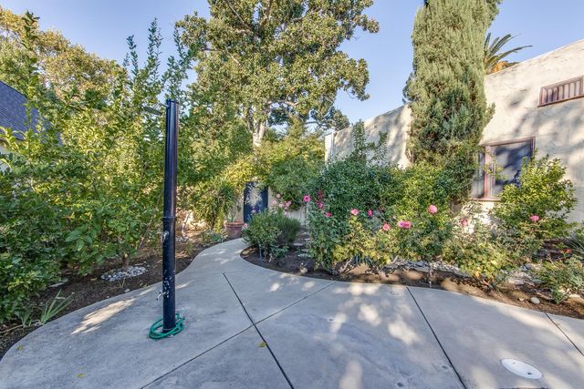 1064 N Poplar Avenue, Fresno, CA 93728