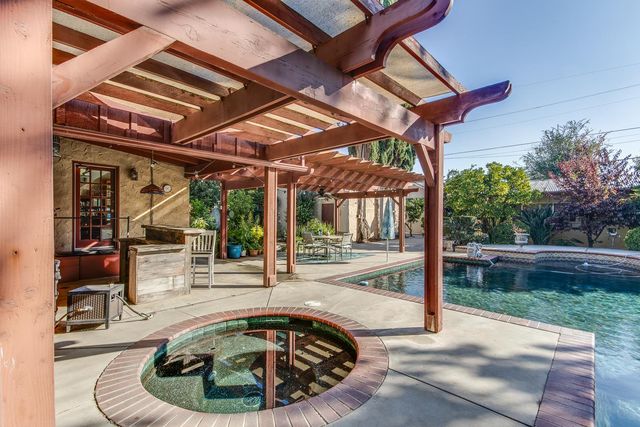 1064 N Poplar Avenue, Fresno, CA 93728