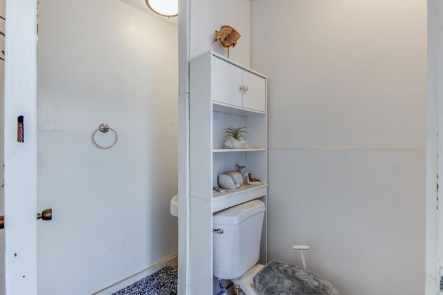 1064 N Poplar Avenue, Fresno, CA 93728