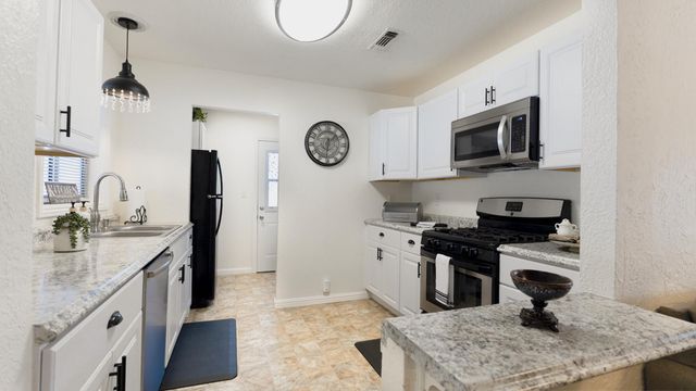 20577 Sunset Lane, Redding, CA 96002