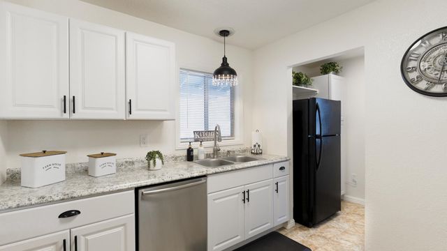 20577 Sunset Lane, Redding, CA 96002