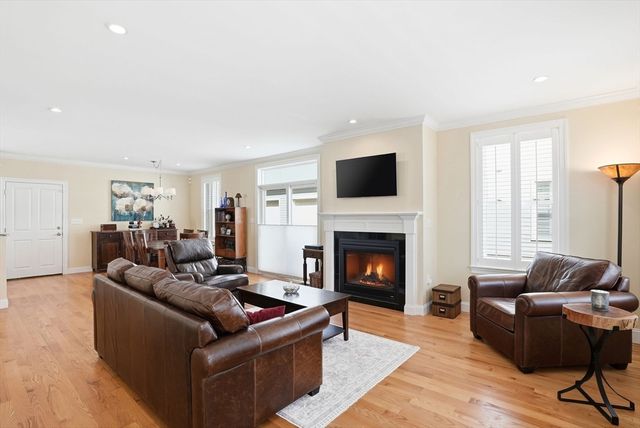 22 Grampian Way 22, Boston, MA 02125