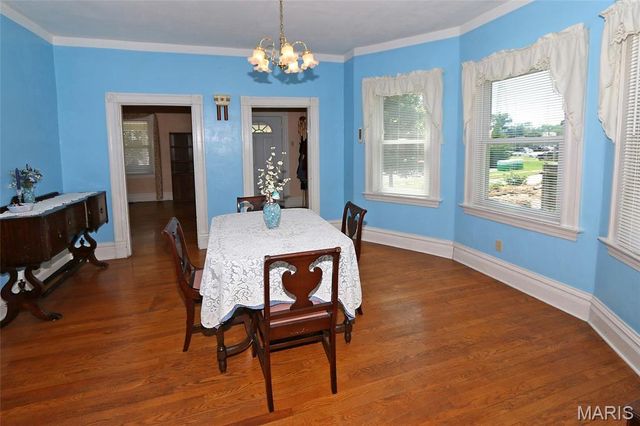 207 Fee Fee Road, Maryland Heights, MO 63043