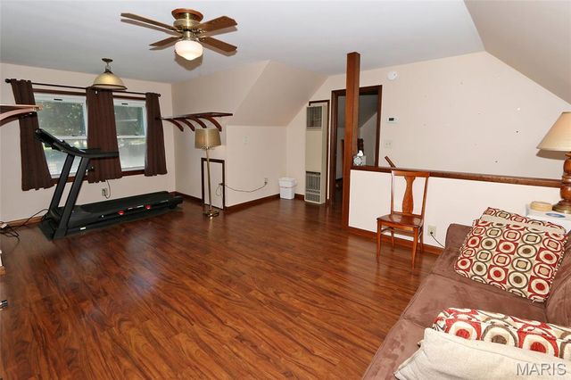 207 Fee Fee Road, Maryland Heights, MO 63043