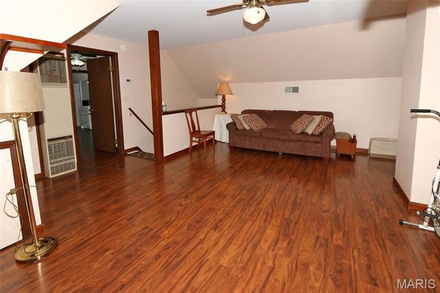 207 Fee Fee Road, Maryland Heights, MO 63043