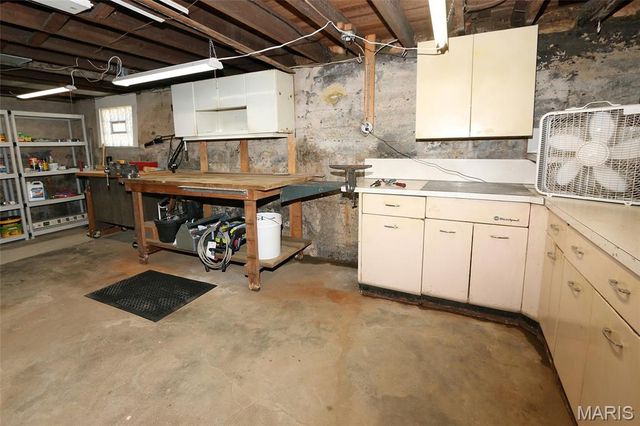 207 Fee Fee Road, Maryland Heights, MO 63043