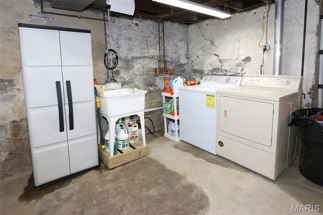 207 Fee Fee Road, Maryland Heights, MO 63043