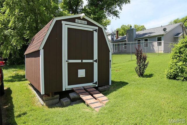 207 Fee Fee Road, Maryland Heights, MO 63043