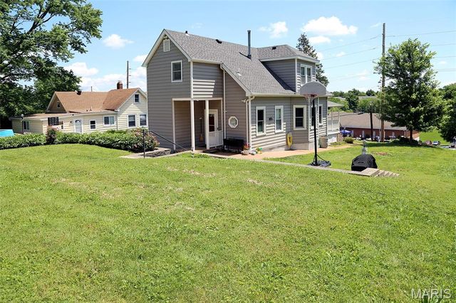 207 Fee Fee Road, Maryland Heights, MO 63043