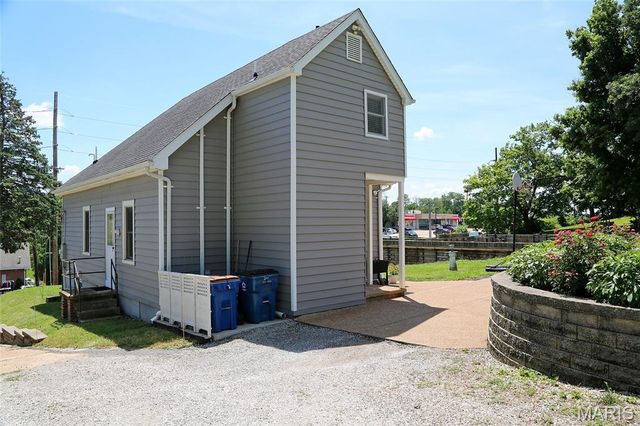 207 Fee Fee Road, Maryland Heights, MO 63043