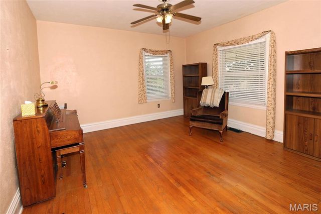 207 Fee Fee Road, Maryland Heights, MO 63043