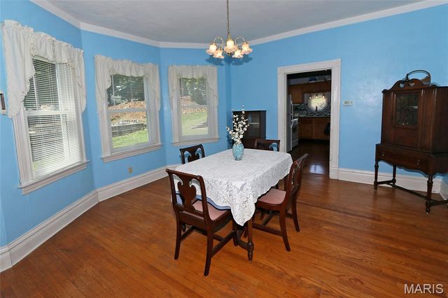 207 Fee Fee Road, Maryland Heights, MO 63043