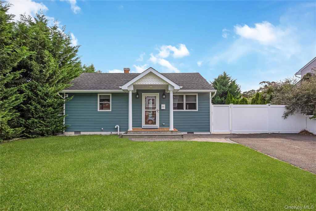 28 Academy Lane, Oakdale, NY 11769 — photo 2