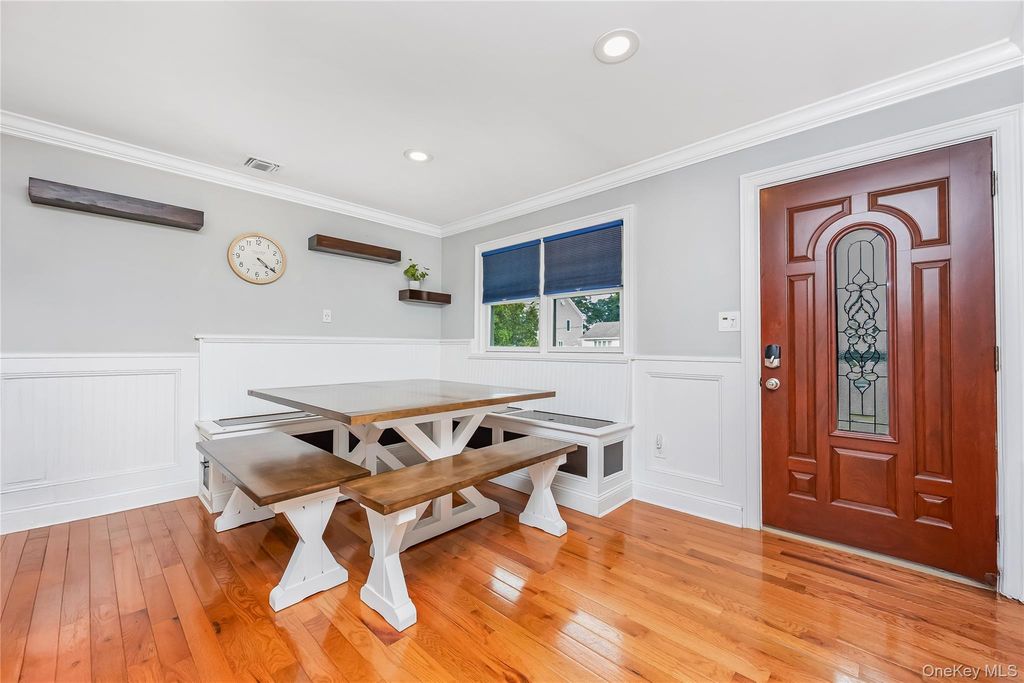 28 Academy Lane, Oakdale, NY 11769 — photo 4
