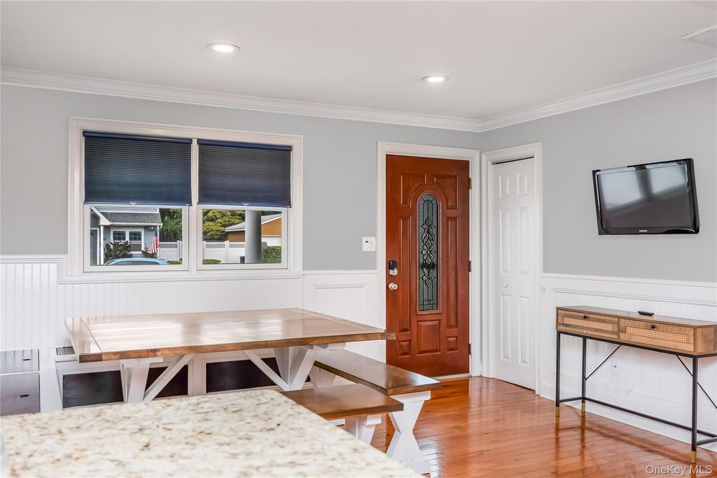 28 Academy Lane, Oakdale, NY 11769 — photo 5