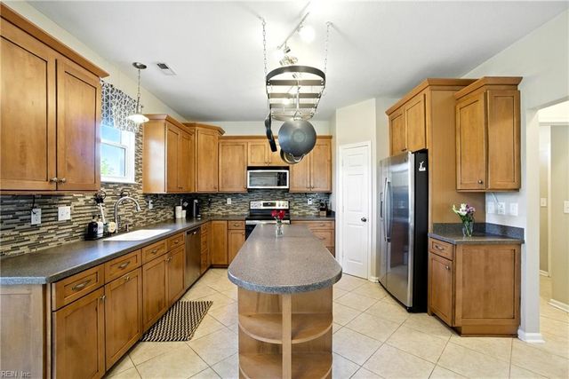 3024 Beaden DR, Virginia Beach, VA 23456