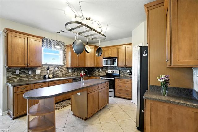 3024 Beaden DR, Virginia Beach, VA 23456