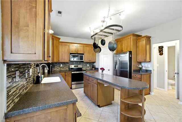 3024 Beaden DR, Virginia Beach, VA 23456