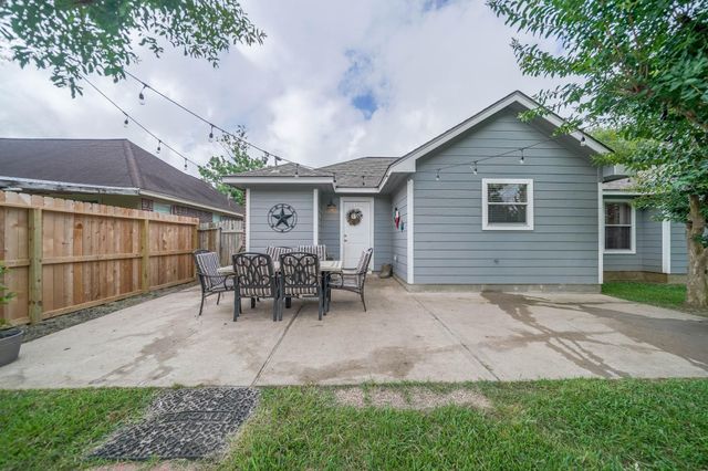 7673 Cr 669b Road, Alvin, TX 77511