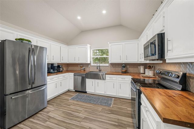 7673 Cr 669b Road, Alvin, TX 77511
