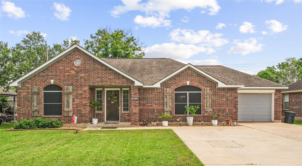 7673 Cr 669b Road, Alvin, TX 77511