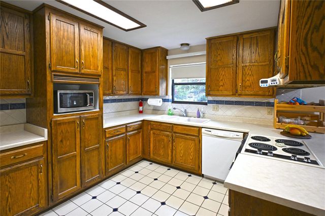 240 Oak CT, New Braunfels, TX 78132