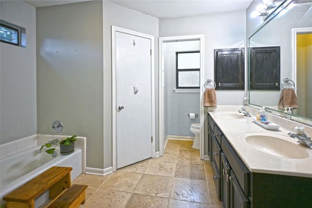 240 Oak CT, New Braunfels, TX 78132