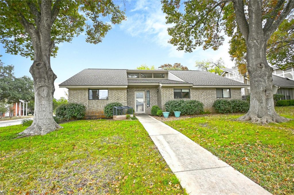 240 Oak CT, New Braunfels, TX 78132