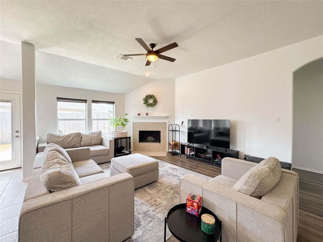 7510 Waterlilly Lane, Pearland, TX 77581