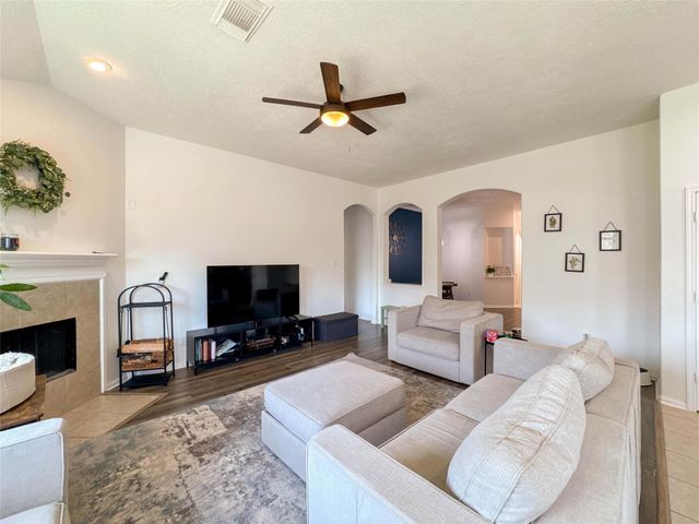7510 Waterlilly Lane, Pearland, TX 77581