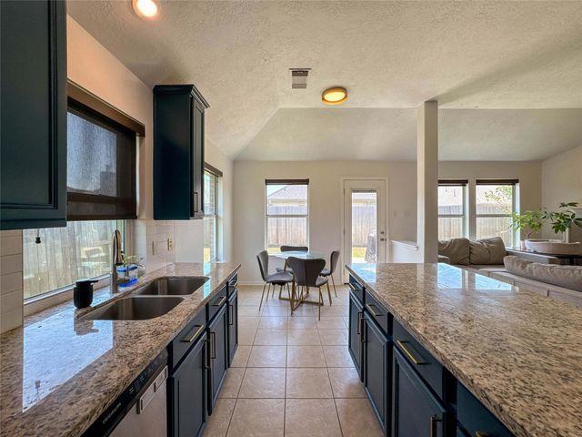7510 Waterlilly Lane, Pearland, TX 77581