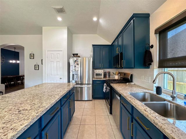 7510 Waterlilly Lane, Pearland, TX 77581