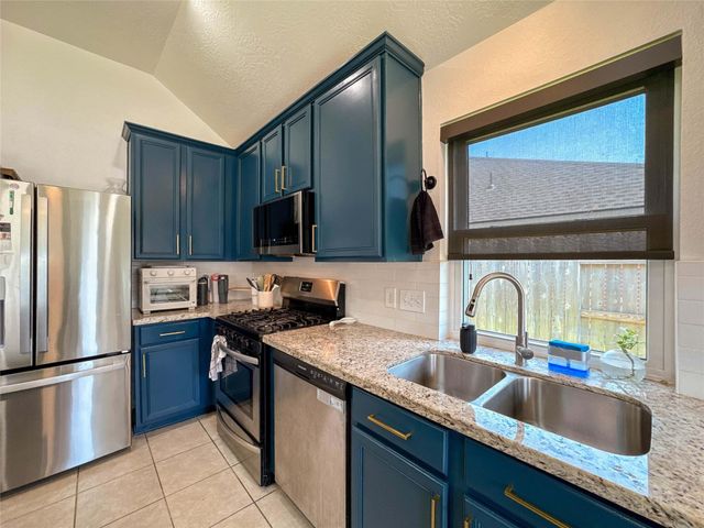 7510 Waterlilly Lane, Pearland, TX 77581