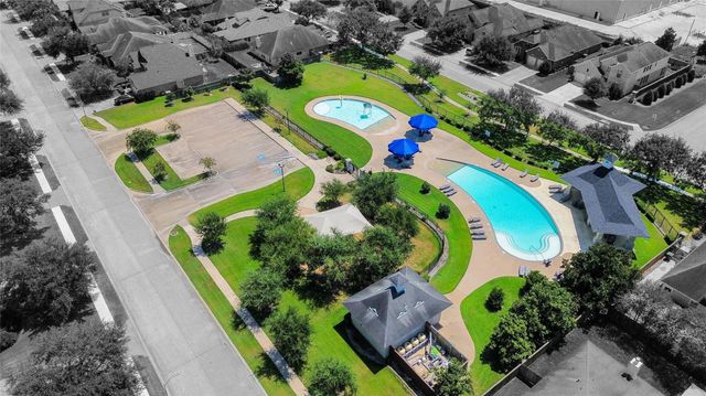 7510 Waterlilly Lane, Pearland, TX 77581