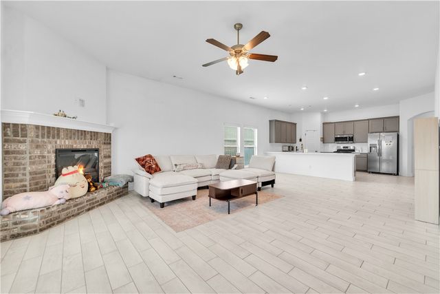 2413 England Lane, Pea Ridge, AR 72751