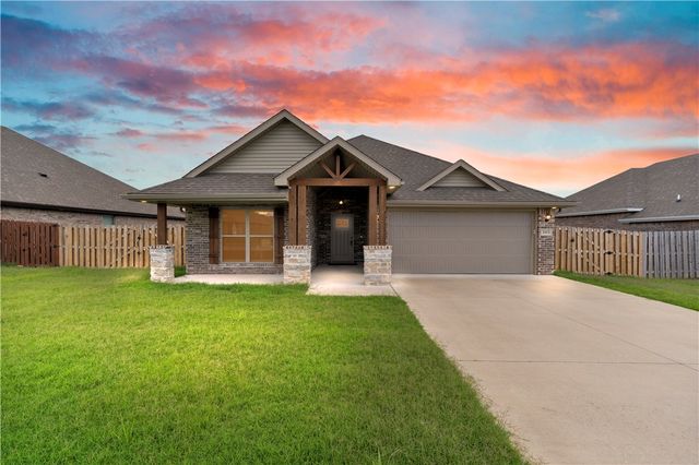 2413 England Lane, Pea Ridge, AR 72751