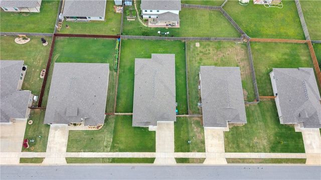 2413 England Lane, Pea Ridge, AR 72751