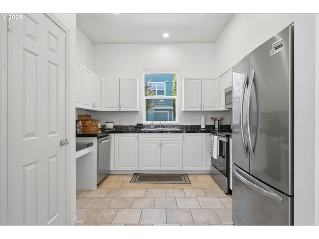 729 Se FAIRWINDS Loop, Vancouver, WA 98661