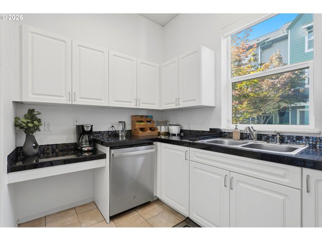 729 Se FAIRWINDS Loop, Vancouver, WA 98661