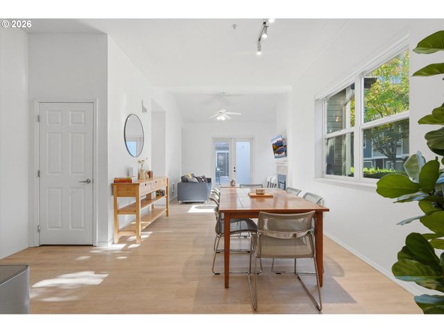 729 Se FAIRWINDS Loop, Vancouver, WA 98661