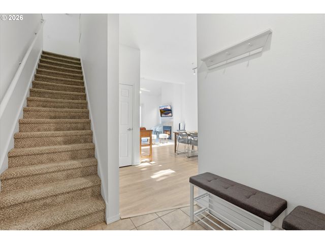 729 Se FAIRWINDS Loop, Vancouver, WA 98661