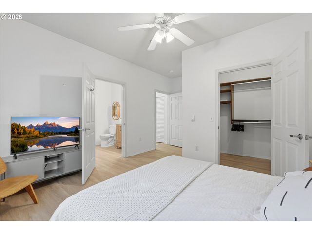 729 Se FAIRWINDS Loop, Vancouver, WA 98661