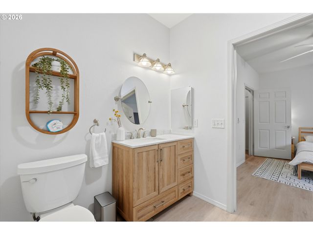 729 Se FAIRWINDS Loop, Vancouver, WA 98661