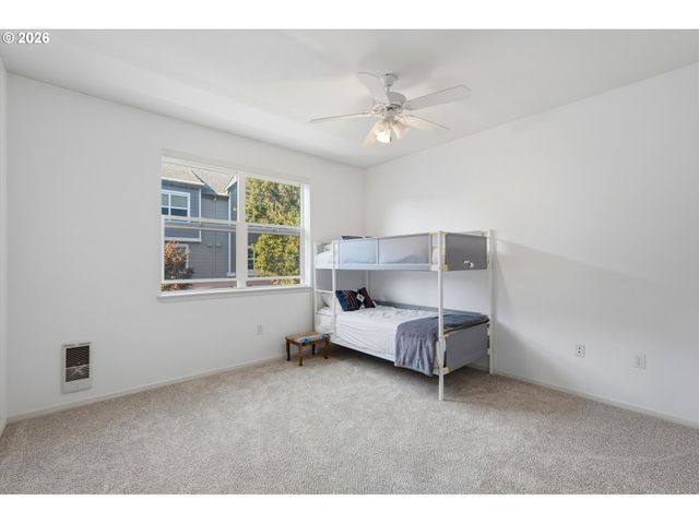 729 Se FAIRWINDS Loop, Vancouver, WA 98661