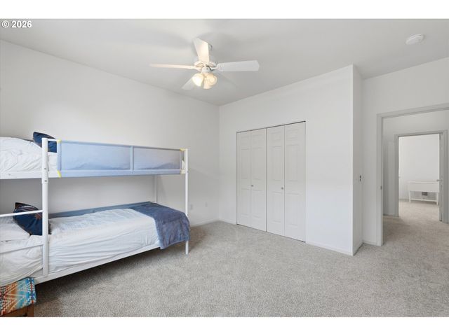 729 Se FAIRWINDS Loop, Vancouver, WA 98661