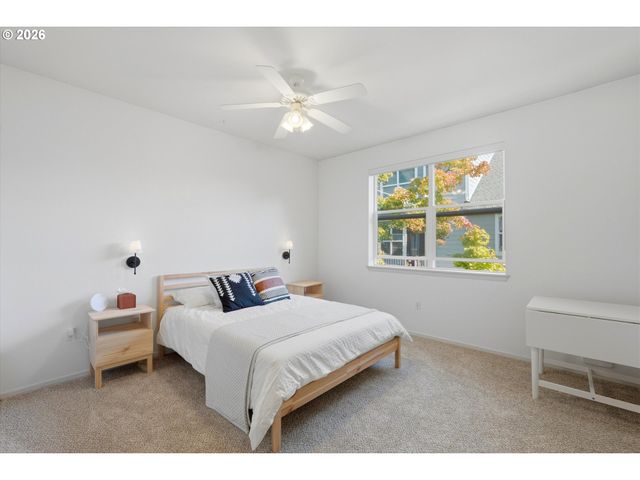 729 Se FAIRWINDS Loop, Vancouver, WA 98661